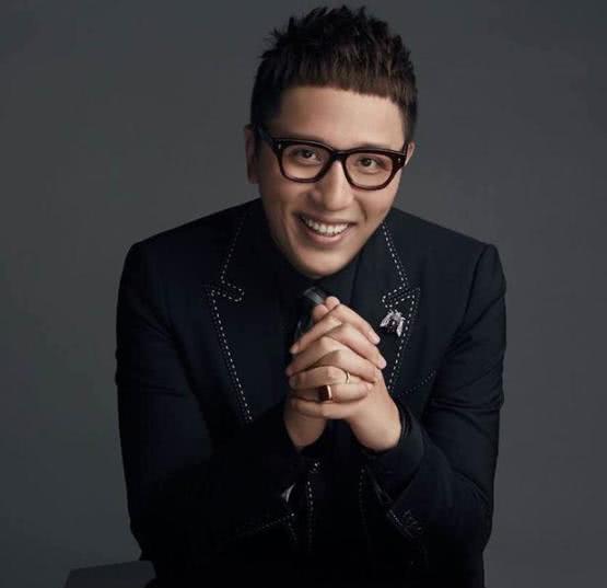 华少家：为爱妻变“煮夫”，衣帽间有韵味，将“展示柜”搬回家