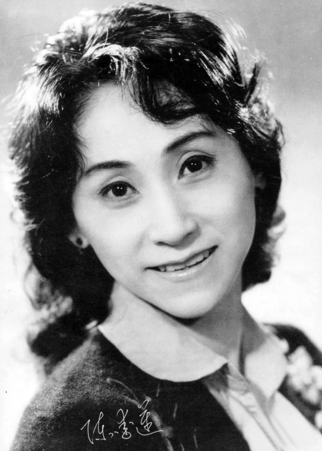 老照片:杨春霞李炳淑少女照,19岁的王昆,马玉涛郭兰英的年轻照
