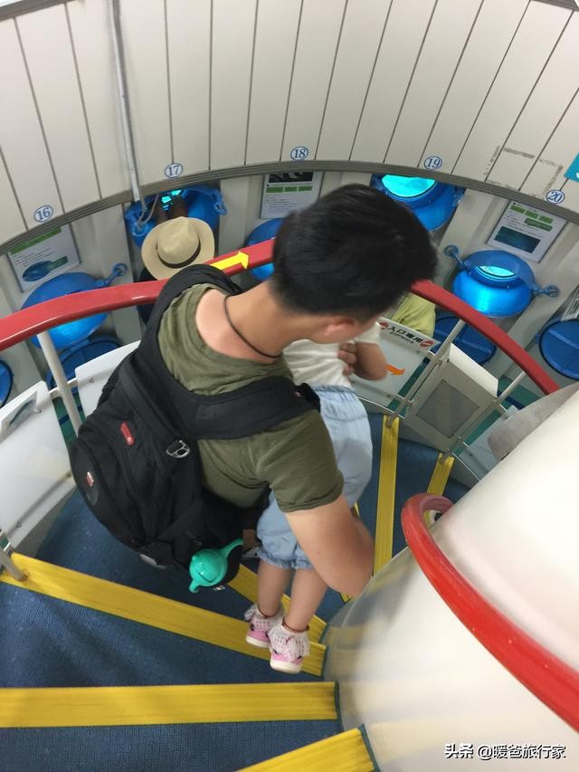 暑假带孩子去国外玩,寒假带孩子出国去哪里玩合适一些