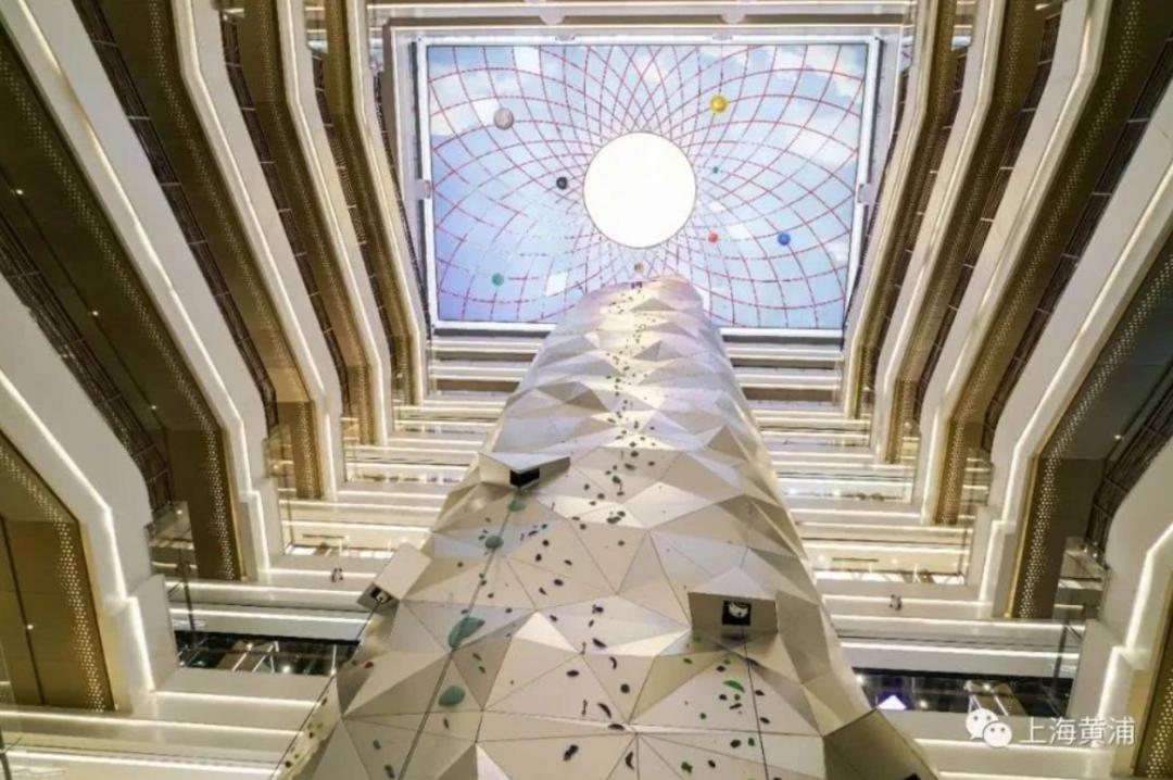 看了200场抖音直播,我爱上了1800公里外的商场柜姐