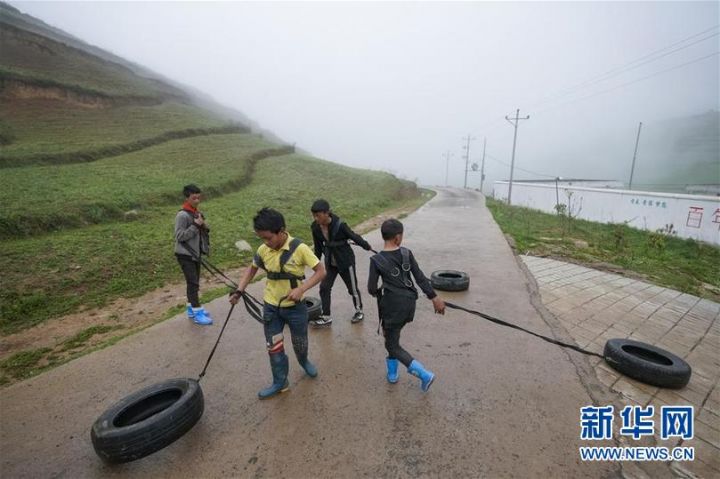 从大山走出的孩子能否实现篮球梦,四川大凉山少年的足球梦
