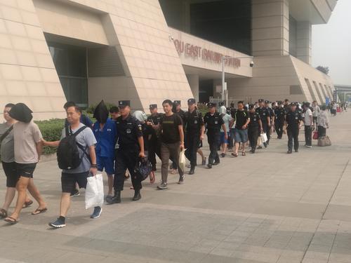 公安局抓获网上诈骗团伙,近日警方抓获网络诈骗团伙