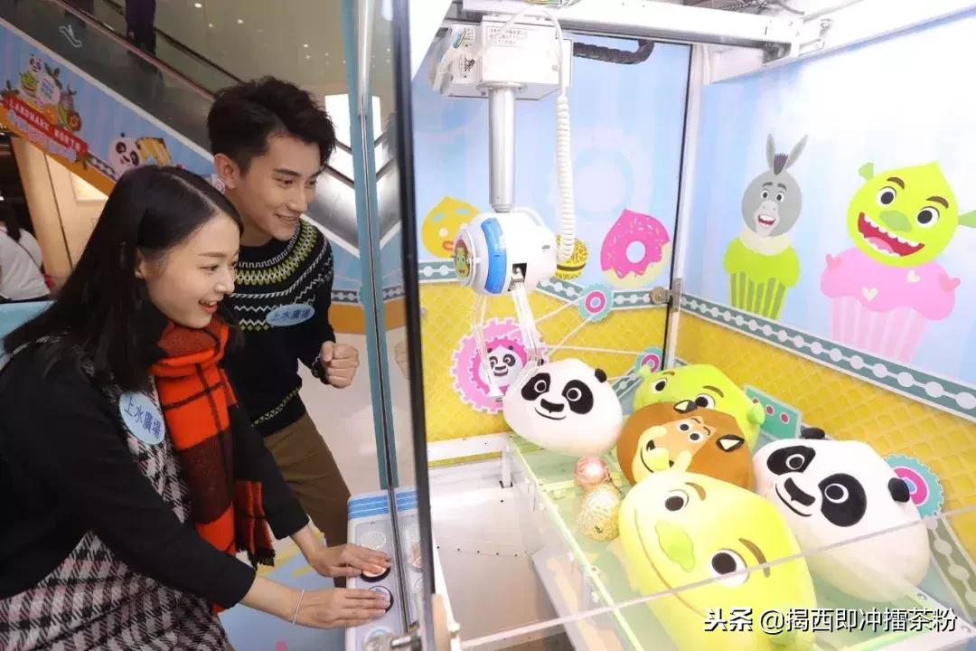 过分美丽！圣诞灯饰点亮香港：泰迪熊、比卡超、布丁狗陪你过圣诞