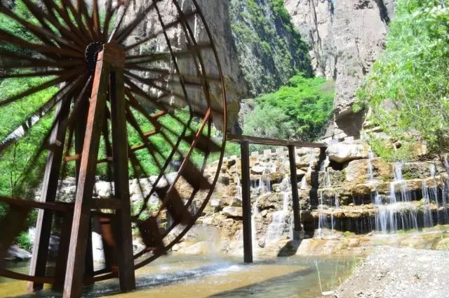 巍巍太行山山峰险峻,太行山奇峰峻岭