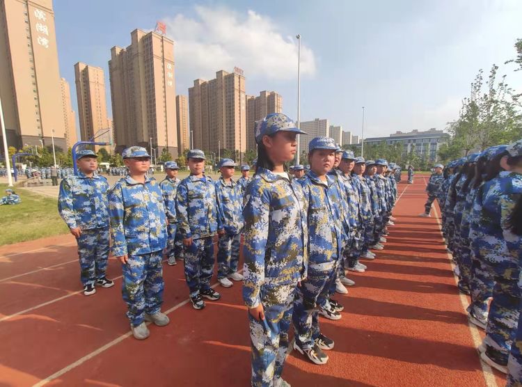 青春在磨砺中成长新高一军训,青春飞扬军训