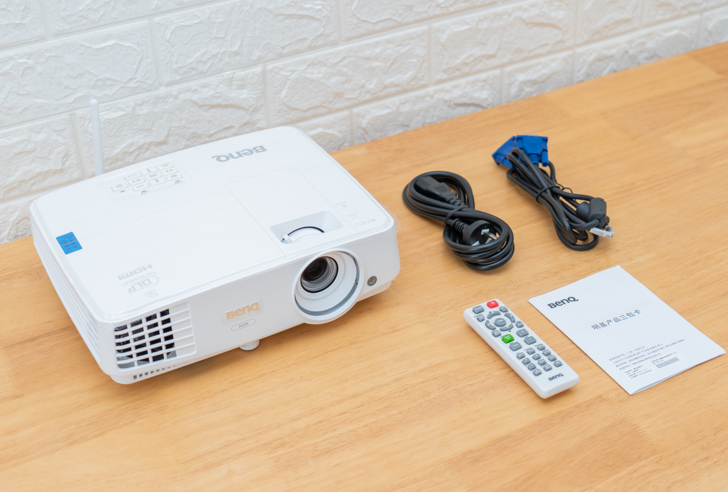 明基e500投影仪换灯泡划算吗,明基e500s投影仪多少钱一台