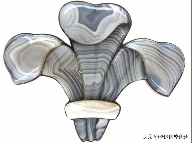 英国王室叶子胸针,威尔士胸针