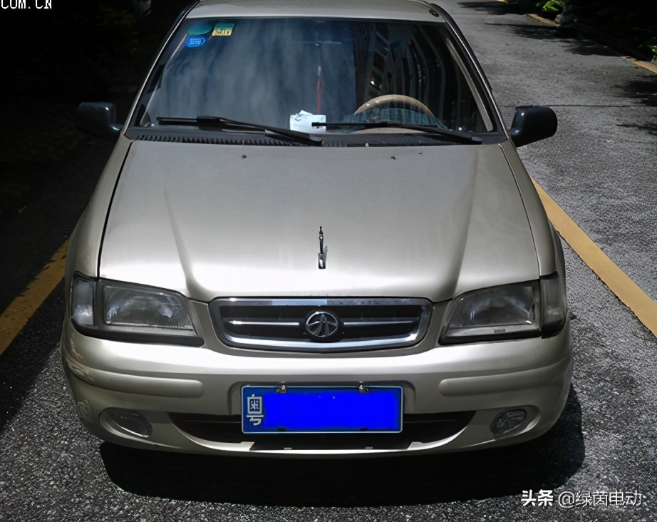 老款经典夏利两厢二手,2004年两厢夏利图片