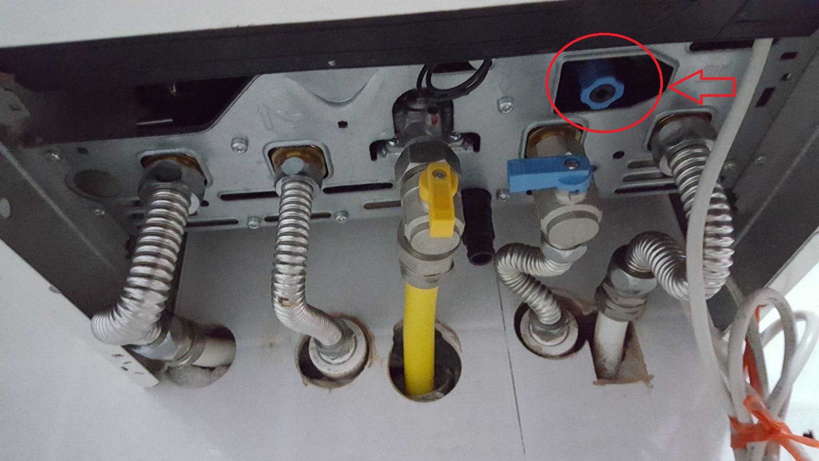 ariston壁挂炉压力过大不烧热水,燃气壁挂炉压力大怎么解决