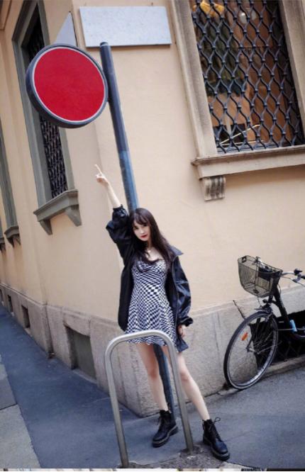 34岁杨幂再现少女感穿搭,杨幂新中式马甲穿搭