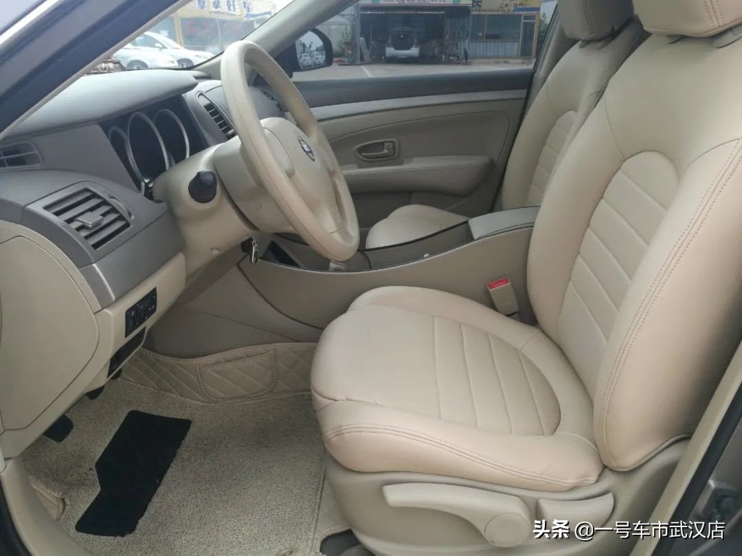 日产轩逸2012款1.6自动xe二手车检测,2012年尼桑轩逸白色1.6自动豪华版