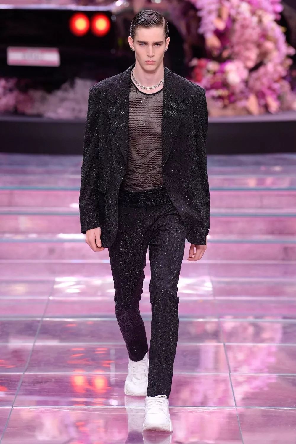 范思哲2018米兰春夏男装大秀,范思哲创意总监donatellaversace