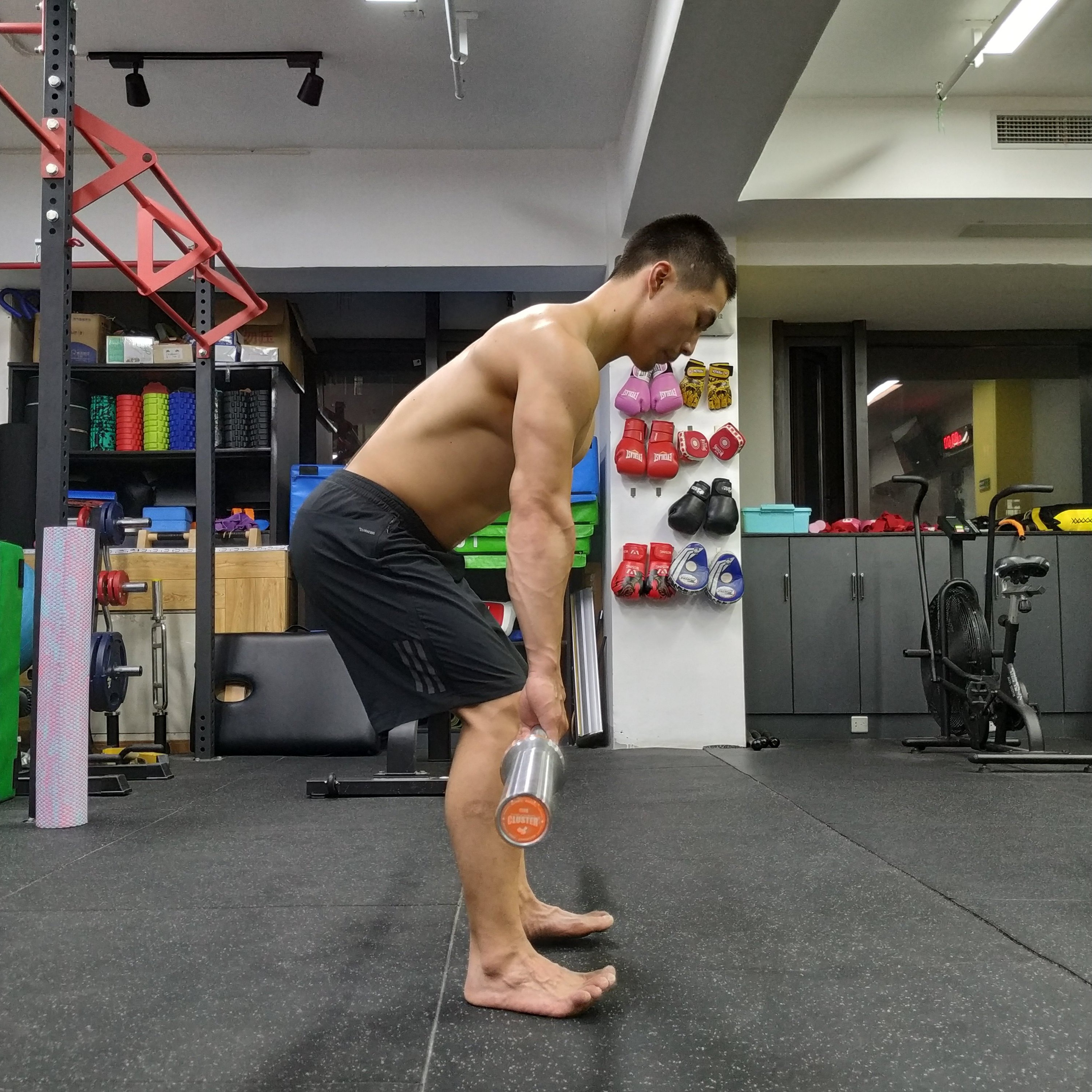 传统硬拉的正确方法,传统硬拉简单一点还是宽距硬拉难