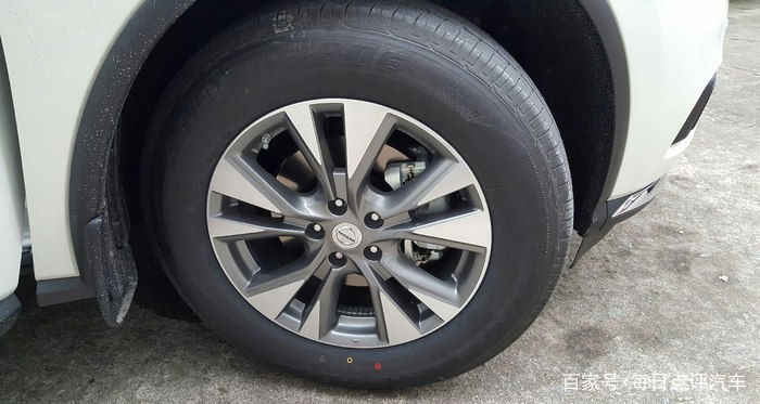 日产楼兰跟汉兰达哪个好,日产楼兰与奇骏哪个更值得购买