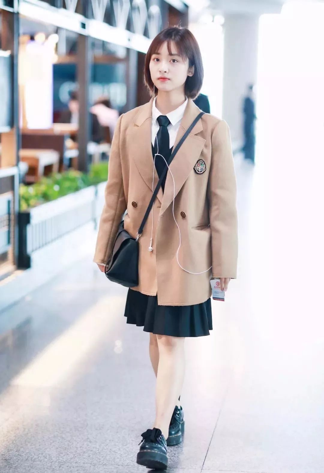 秋冬的裙子这样穿才好看,秋冬怎么穿裙子好看又不冷