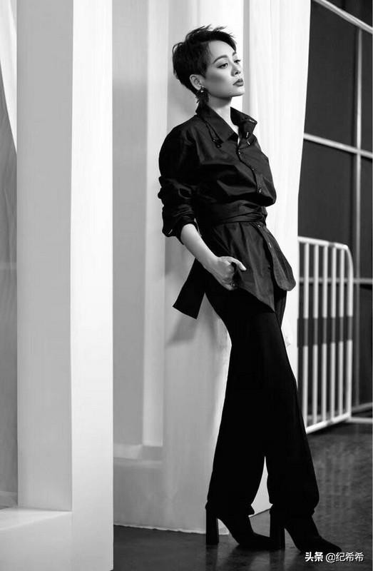 宁静穿的雨靴什么牌子,宁静穿巴黎世家鞋