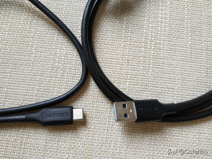 绿联nvme硬盘盒,绿联轻巧款nvme硬盘盒区别