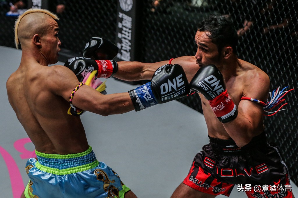 圆笼和分指手套如何改变了站立格斗？