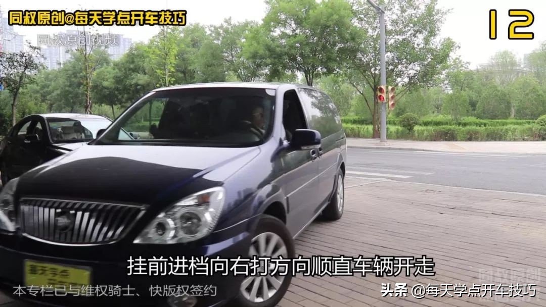 过道太窄倒车入库,过道窄怎么倒车出库