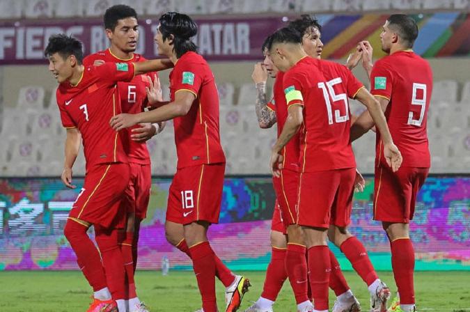 立竿见影!李铁换人用对了,球迷质疑为何不早用他