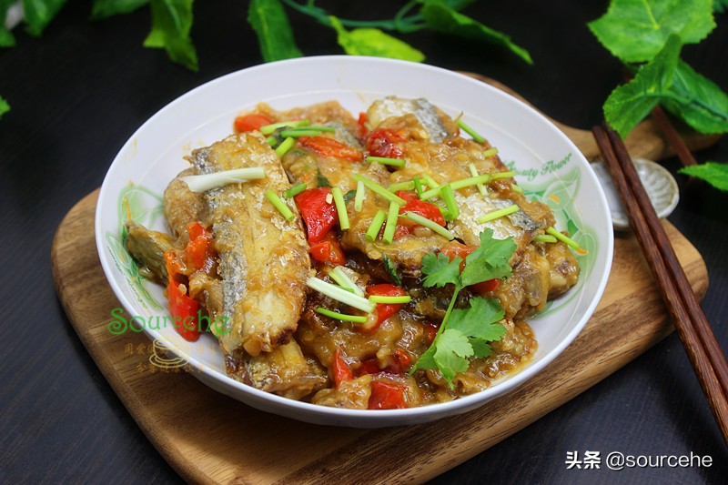 红烧带鱼带汤汁,红烧带鱼怎么去除腥味