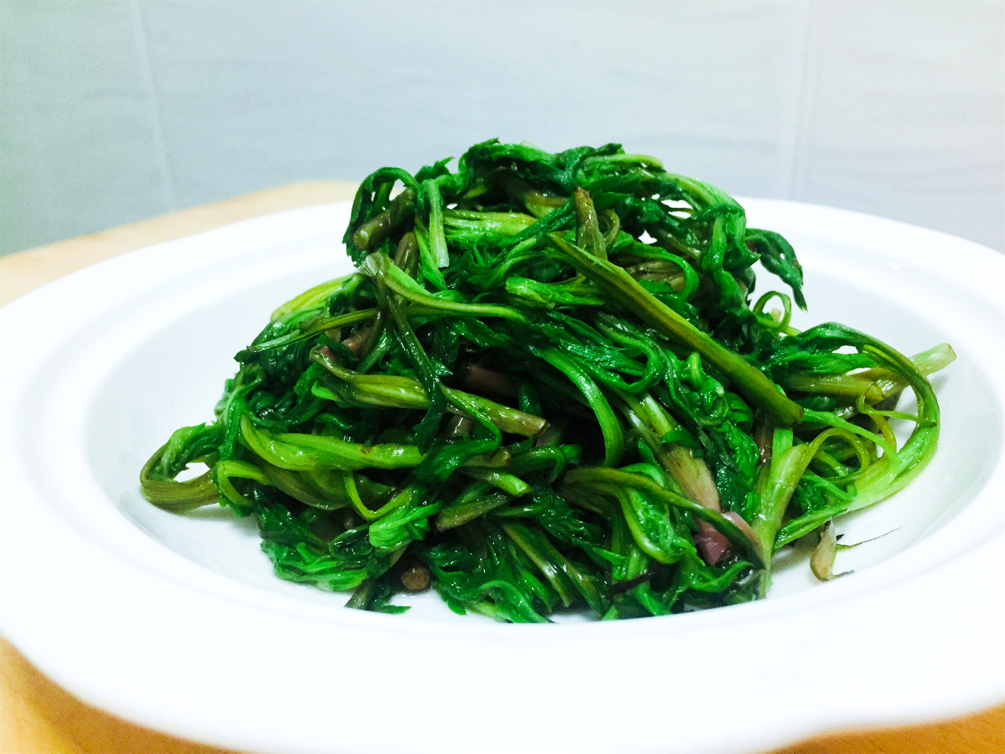 柳蒿芽凉拌做法,柳蒿芽的做法和功效