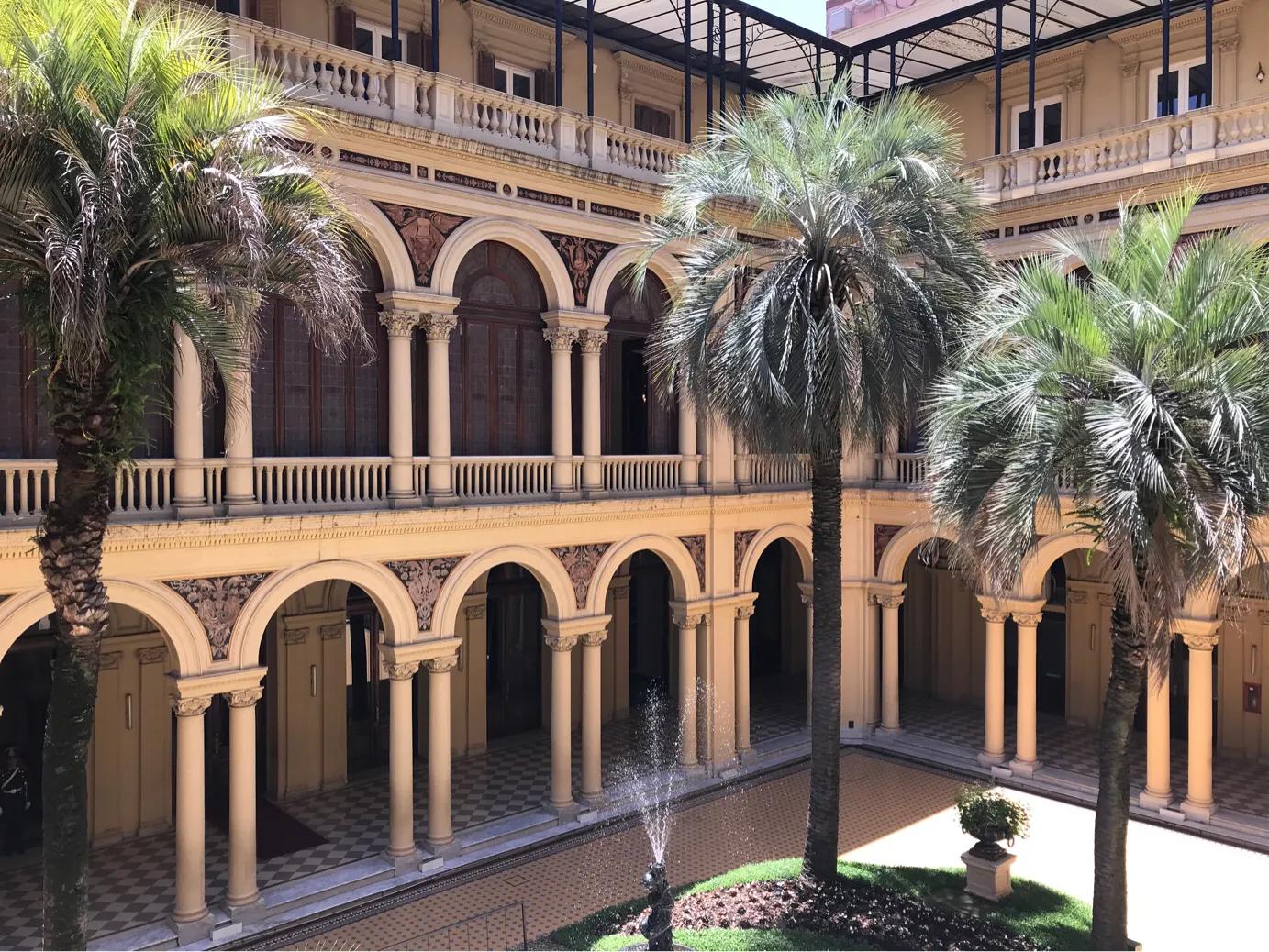 英国单方面宣布疫情结束,英国疫情首相喊话英文版