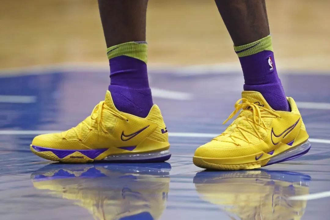 nba球员上脚aj36塔图姆,海沃德16-17赛季上脚战靴