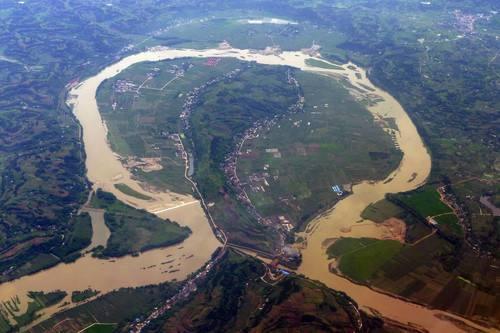 长江江底有种宝贝,要用吸金毯提取,专家说:这种淘金生意不能做