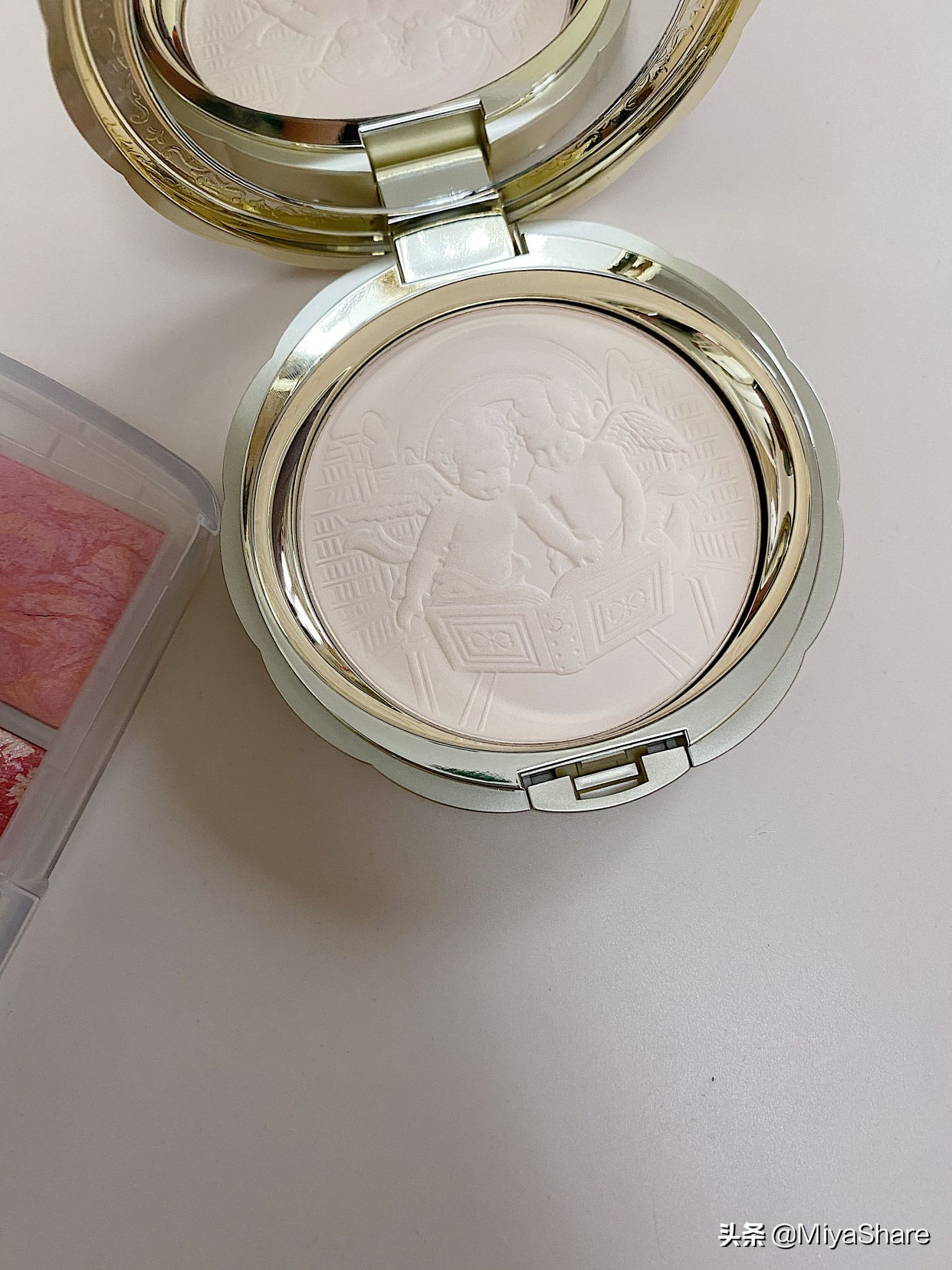 用什么定妆产品比较自然,如何选择适合自己肤质的定妆好物