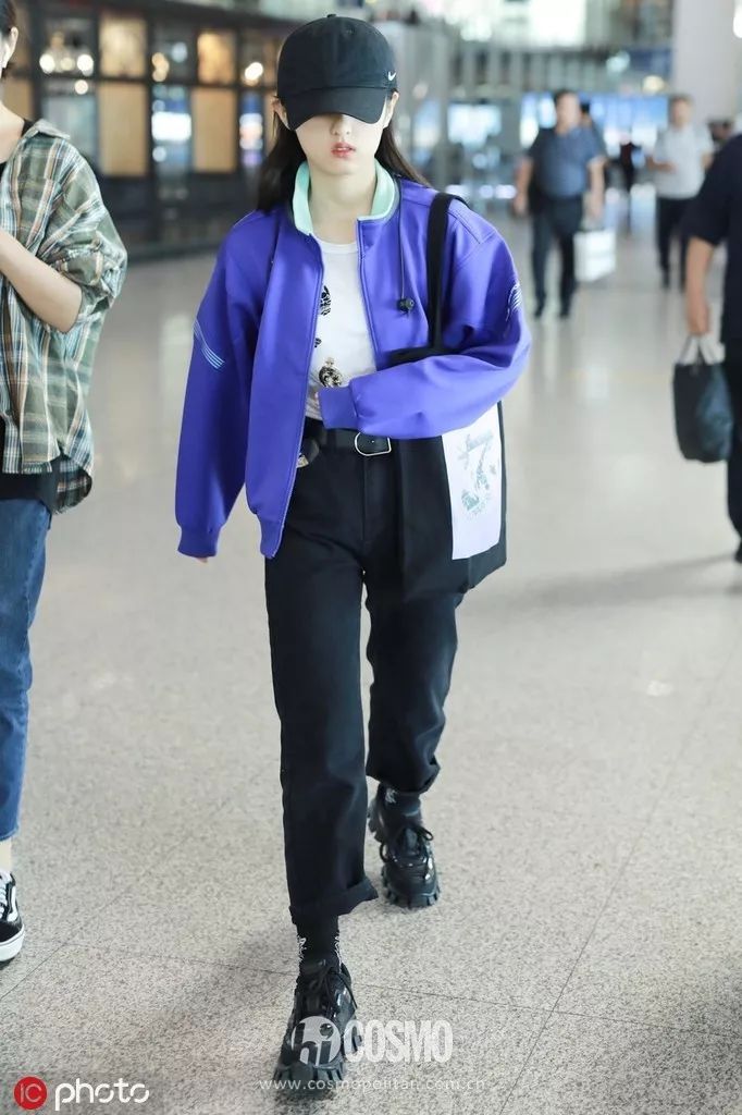 00后妹妹霸占年末荧屏却靠甜系穿搭霸占我的心