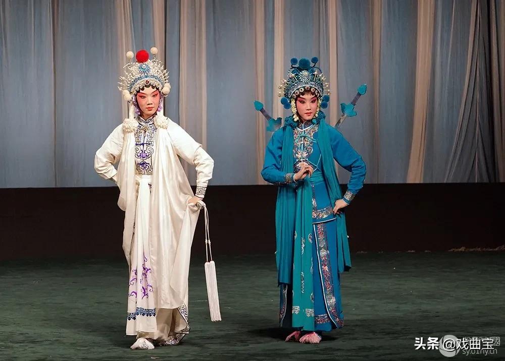 戏曲衣服的背面,戏剧戏曲服装