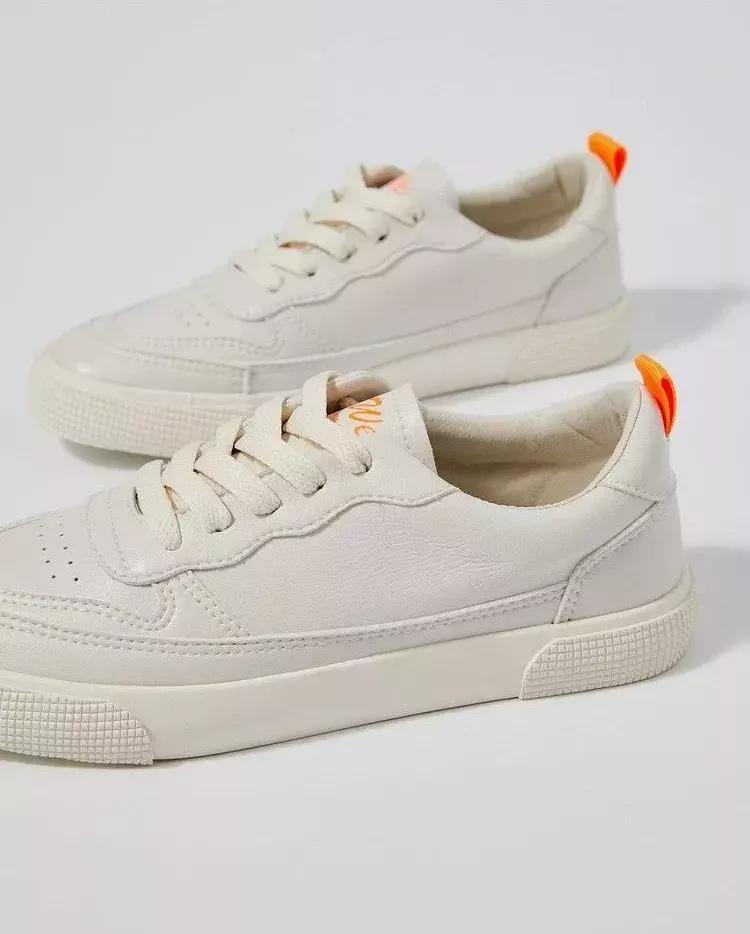 夏天什么裙子配小白鞋,夏天穿裙子可以穿小白鞋吗