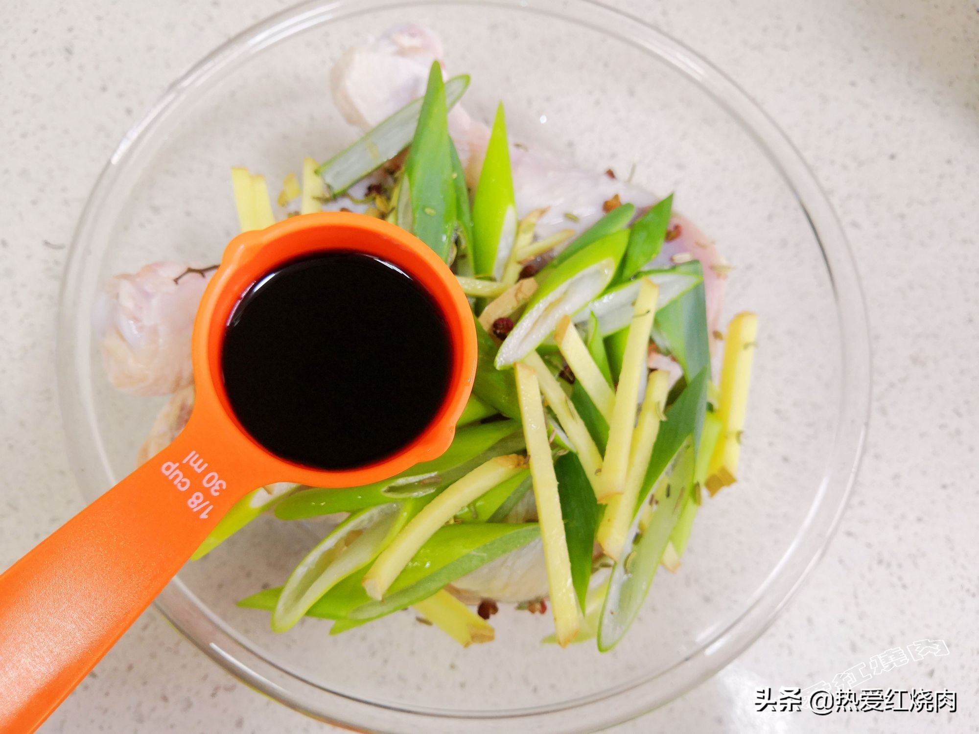 炸鸡腿炸出来怎么会有油,炸鸡腿炸熟后容易掉粉皮