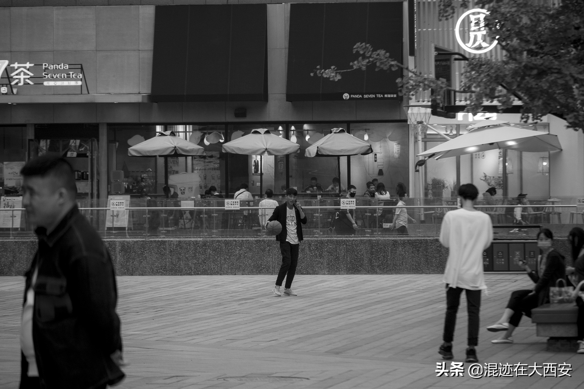 西安中贸广场夜景图,西安中贸广场攻略