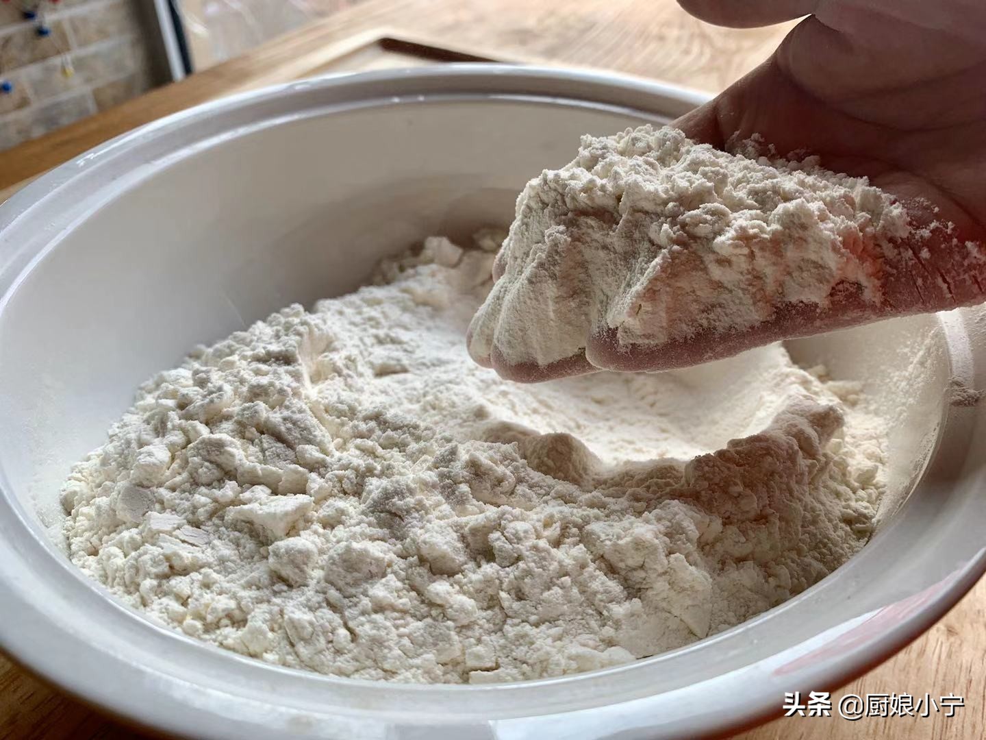 自制凉皮不筋道的秘诀,手工凉皮怎么做才能又软又筋道