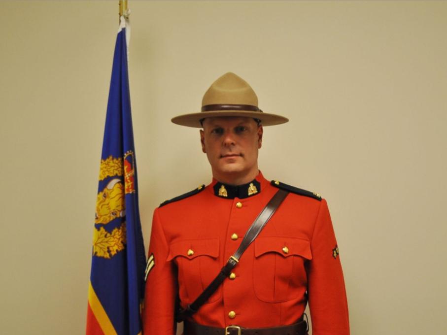 加拿大皇家警察制服,加拿大皇家骑警四个字母