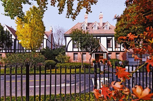 戴口罩扫码排队,戴口罩有序排队