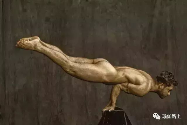 男人裸体瑜伽？一开始我的内心是拒绝的