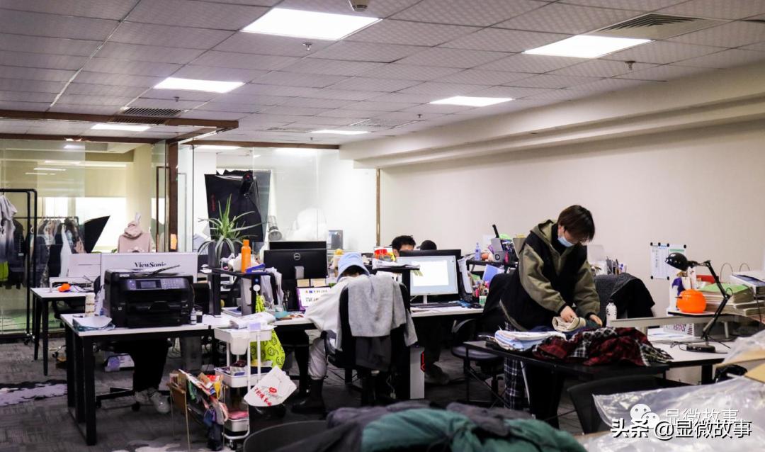 曾逃离服装厂、零基础学设计、放弃铁饭碗，我在武汉做潮牌主理人