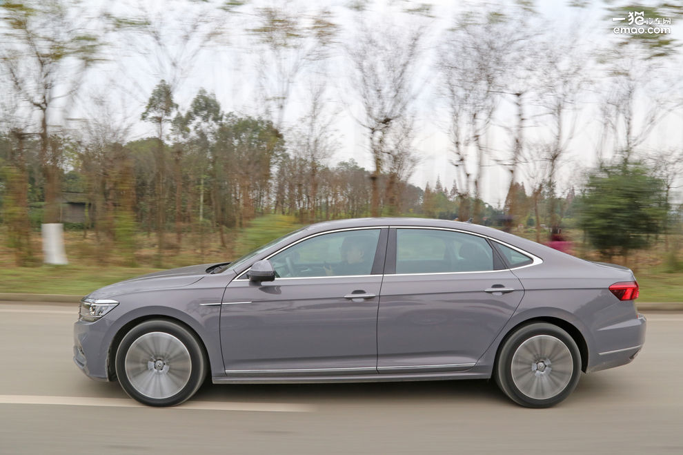 帕萨特330tsi豪华型试驾,帕萨特330tsi豪华版试驾