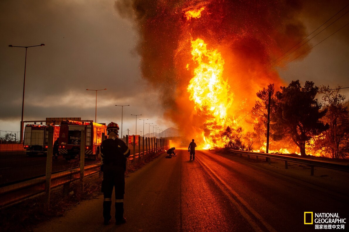 希腊高温加大火，威胁多处世界遗产