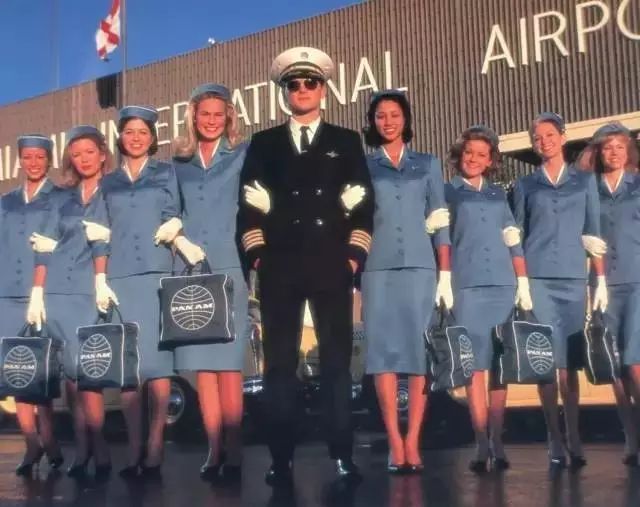 这个宇宙级*子骗**骗过了全世界,最终却败给了爱情!