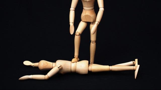 女生被打出鼻血,女孩被打身体变化