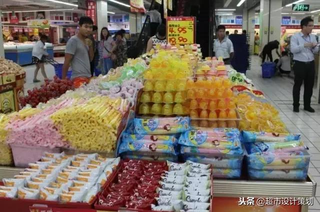 超市食品陈列摆放效果图,超市休闲食品创意陈列图片