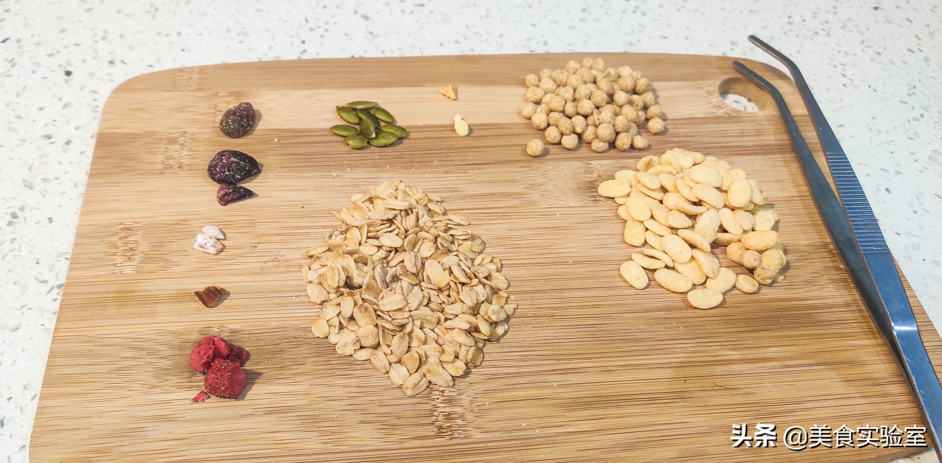 白嫖*党**报告6，中粮麦片酥脆、柔韧，奶香、麦香、水果香相得益彰