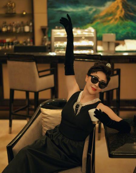 维嘉cos招财猫雷翻网友！冯提莫全开麦大秀唱功，不愧是专业歌手