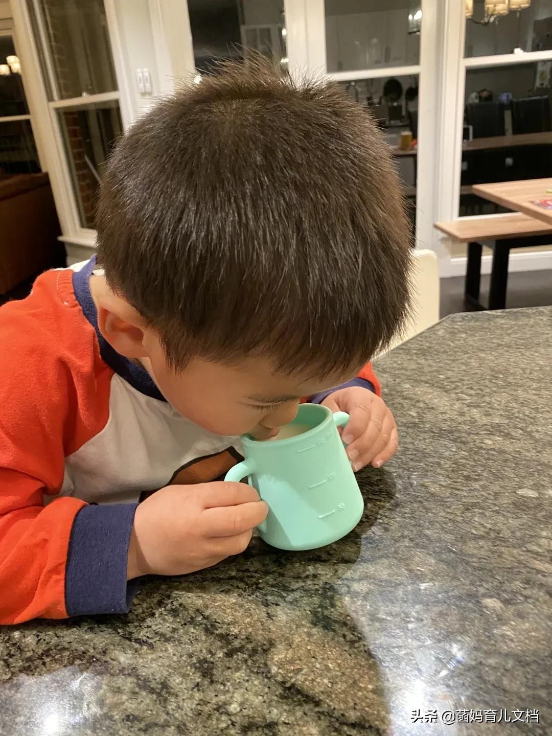 儿童水杯怎么选比较好,儿童水杯材质哪种最安全