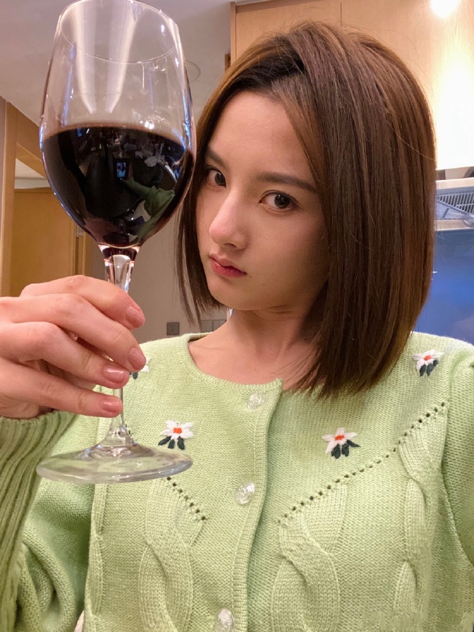 宋祖儿踢人事件,宋祖儿踢工作人员事件