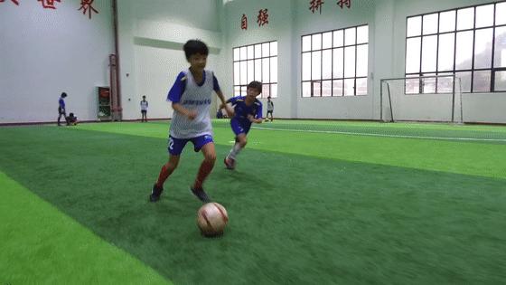 从不懂足球，到蝉联世界冠军，这群女孩儿值得被更多人认识！